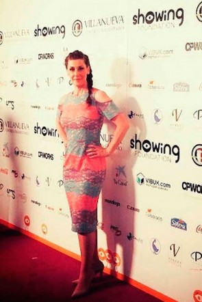 la actriz mar abascal con vestido encaje egeo en premios showing film awards