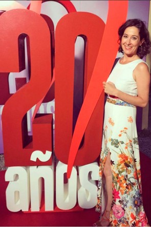 elvira cuadrupani en vestido dalia estampado blanco flores tve programa corazon de tve