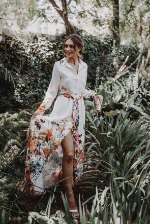 carmen catalan de wedding blogger bridalada con vestido camisero blanco estampado flores apparentia