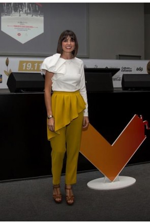 cristina-mitre-the-beauty-mail-presentacion-documental-mujeres-que-corren-conjunto-pantalon-y-top-de-apparentia