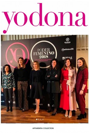 rebeca avile blogger personal shopper workingoutfits y relaciones publicas de AccorHotels en el evento poder femenino de la revista yo dona con vestido camisero rojo y rosa de apparentia