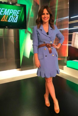 maria ruisanchez con vestido esmoquin azul kassia de apparentia