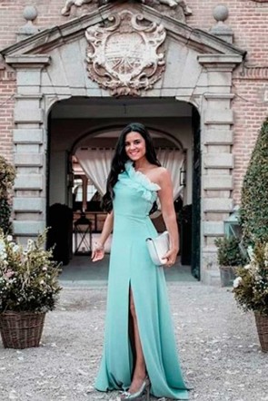 la blogger y youtuber maria jesus garnica con vestido gia invitada apparentia