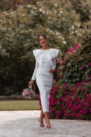 Invitada perfecta con vestido de novia civil Palmaria manga larga boda