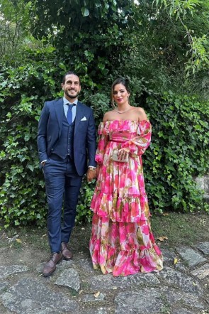 beatriz-espejel-con-vestido-de-fiesta-gasa-estampado-flores-invitada-boda