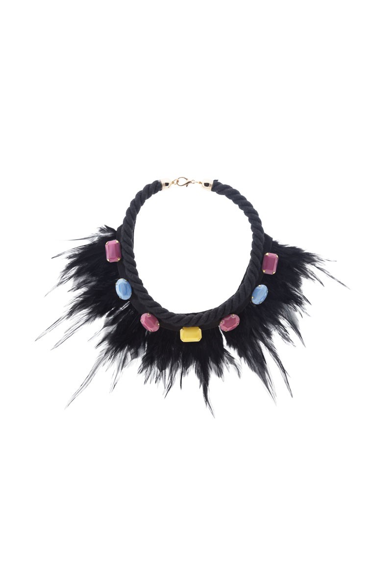 collar negro pedreria plumas fiesta invitada boda apparentia