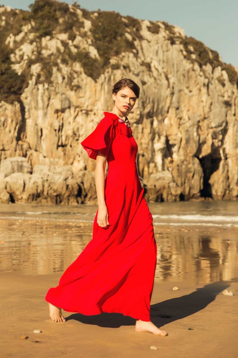 Vestido rojo largo de fiesta con espalda abierta para invitada de boda madrina o dama de honor en Apparentia