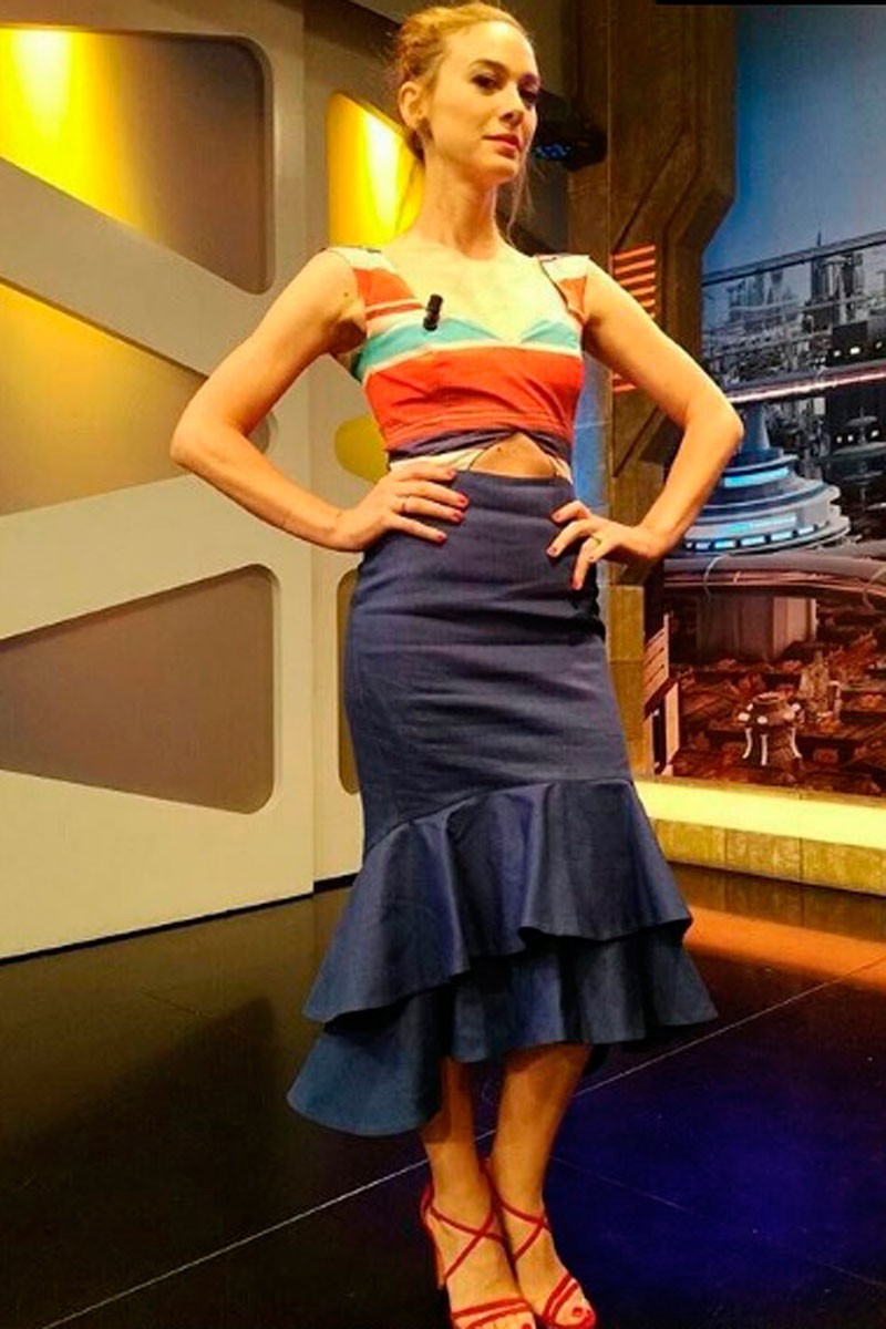 Marta Hazas con vestido vaquero y rayas de apparentia