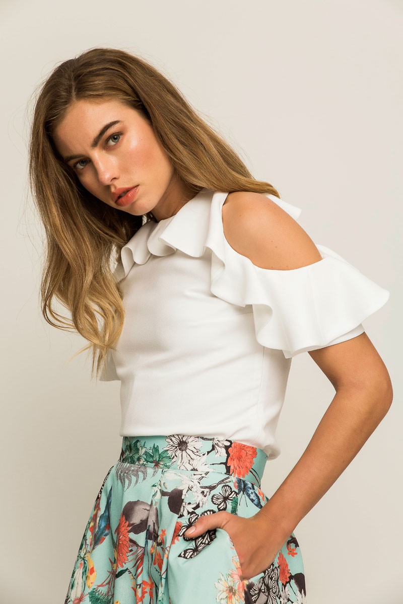 comprar online blusa blanca hombros descubiertos de fiesta con volantes para invitadas de bodas eventos comuniones bautizos shopping ideal perfecta apparentia