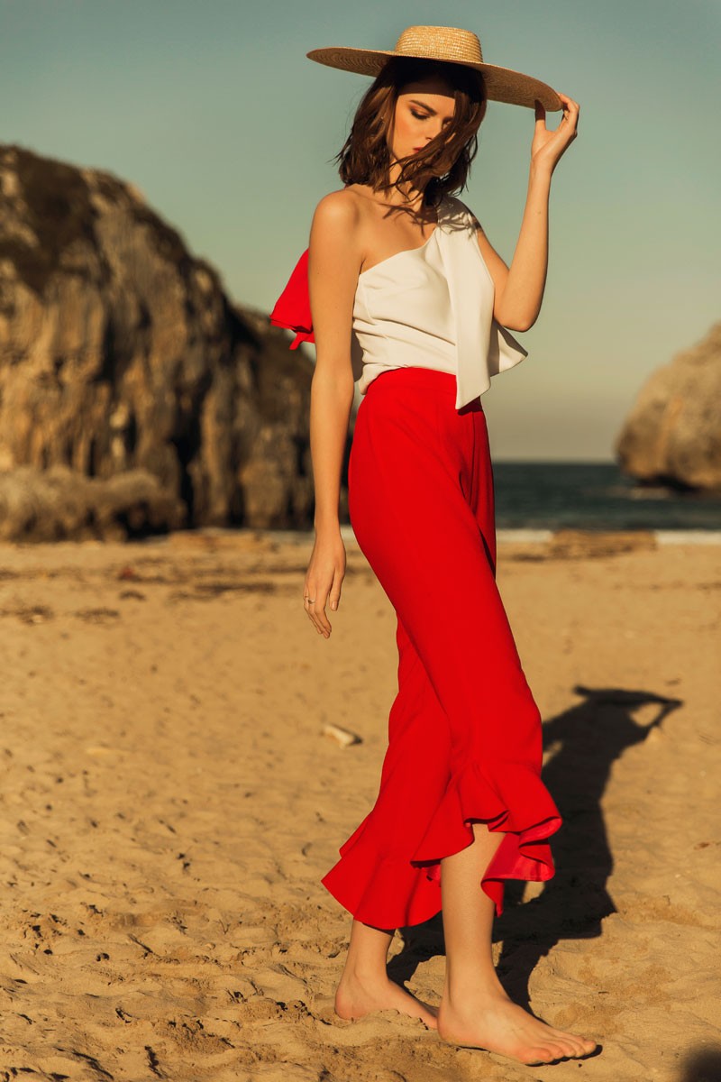 pantalon de fiesta rojo de crepe con volantes para invitadas de bodas comuniones bautizos graduaciones eventos