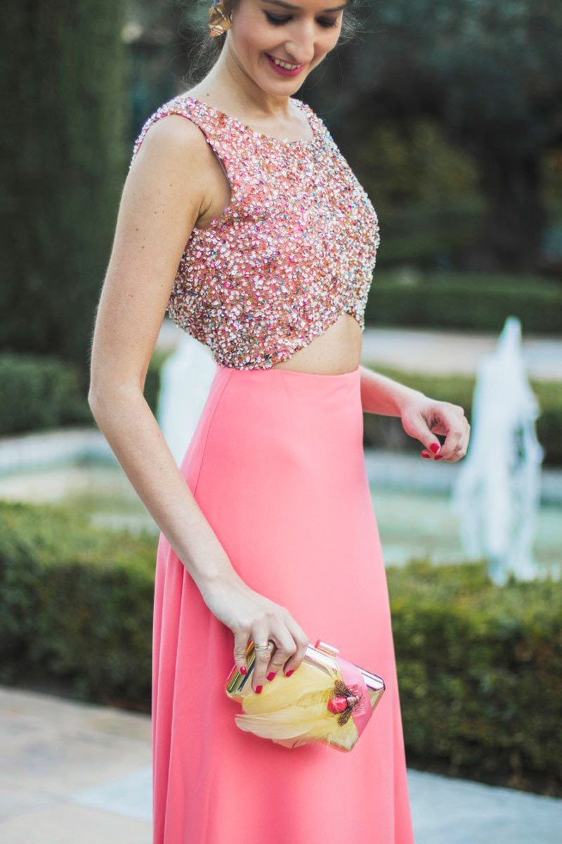 bolso insecto rosa con plumas amarillas clutch para invitadas bodas fiestas apparentia complemento perfecto