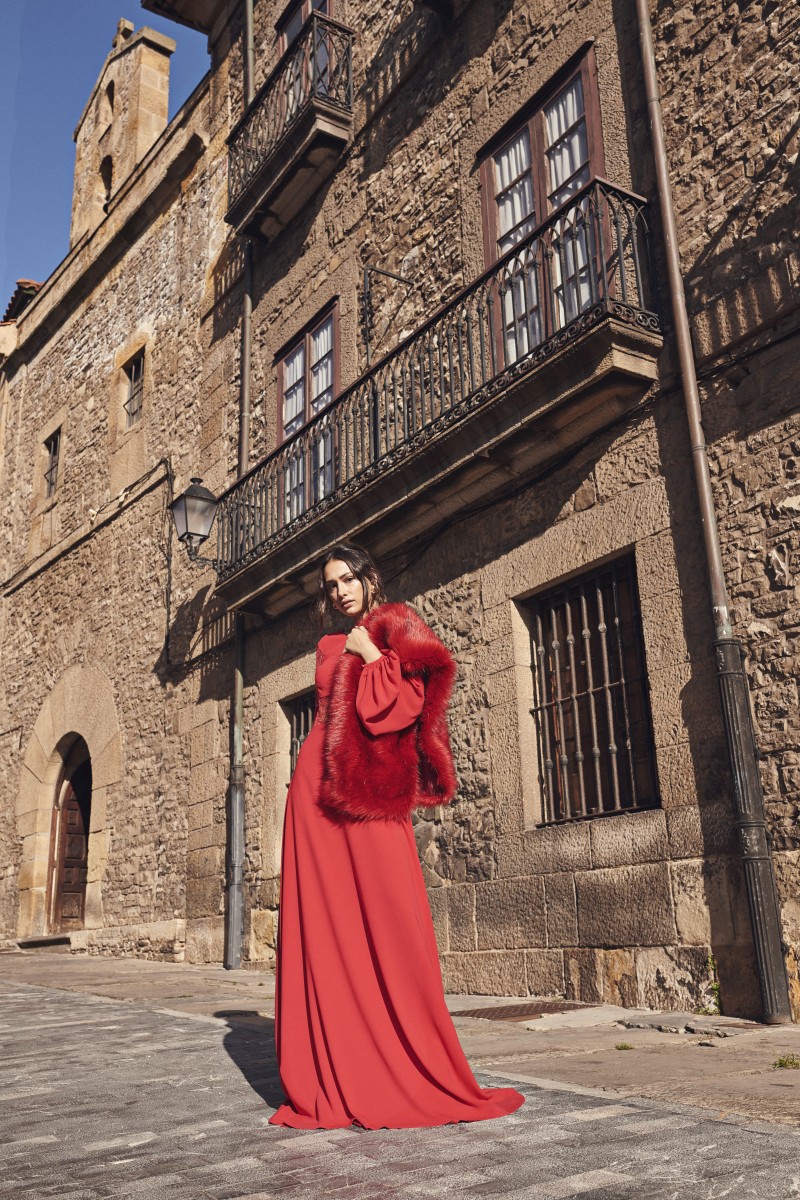 estola roja de pelo sintetico complemento perfecto para complemento de fiesta mono  eventos 