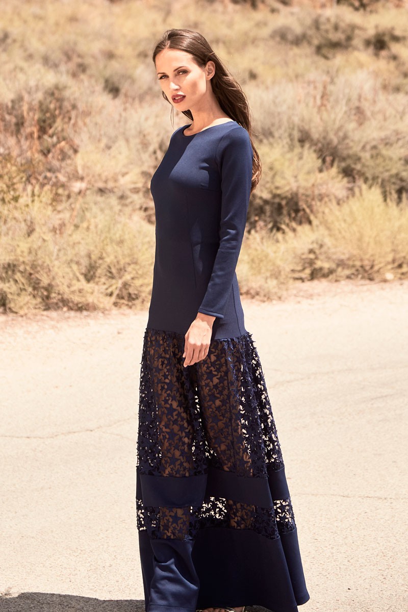 vestido largo azul de terciopelo ajustado con tul y estrellas bordadas de manga larga para eventos invitadas de boda de apparentia