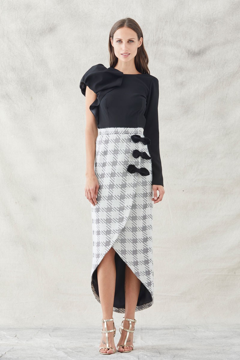 comprar falda midi asimetrica pata de gallo blanco y gris con tres lazos negros terciopelo de apparentia