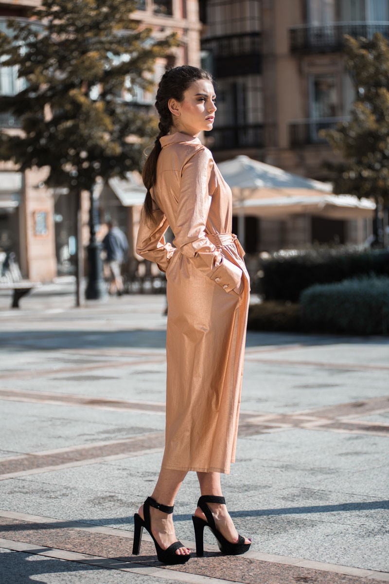 vestido camisero oro dorado rosa con cinturon y botones midi para eventos galas fiestas apparentia