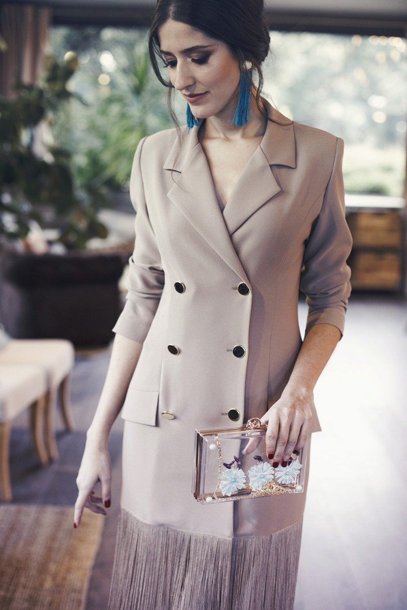 invitada perfecta con vestido esmoquin de flecos de apparentia para invitadas de bodas eventos bautizos comuniones graduaciones apparentia