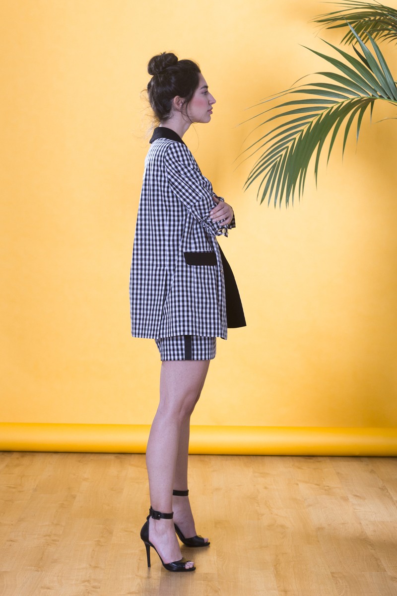 comprar online Traje de blazer y falda corta en cuadro vichy blanco y negro para invitadas casual a bautizo, comunion, graduacion, fiesta de verano