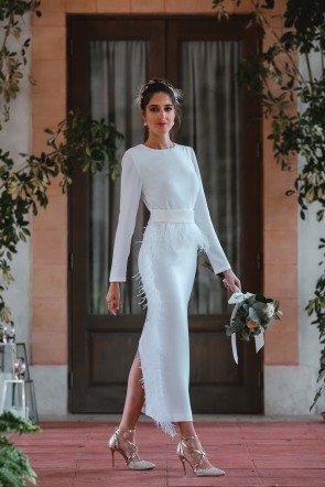 Vestido de novia sencillo de largo midi pluma blanco  boda civil de apparentia