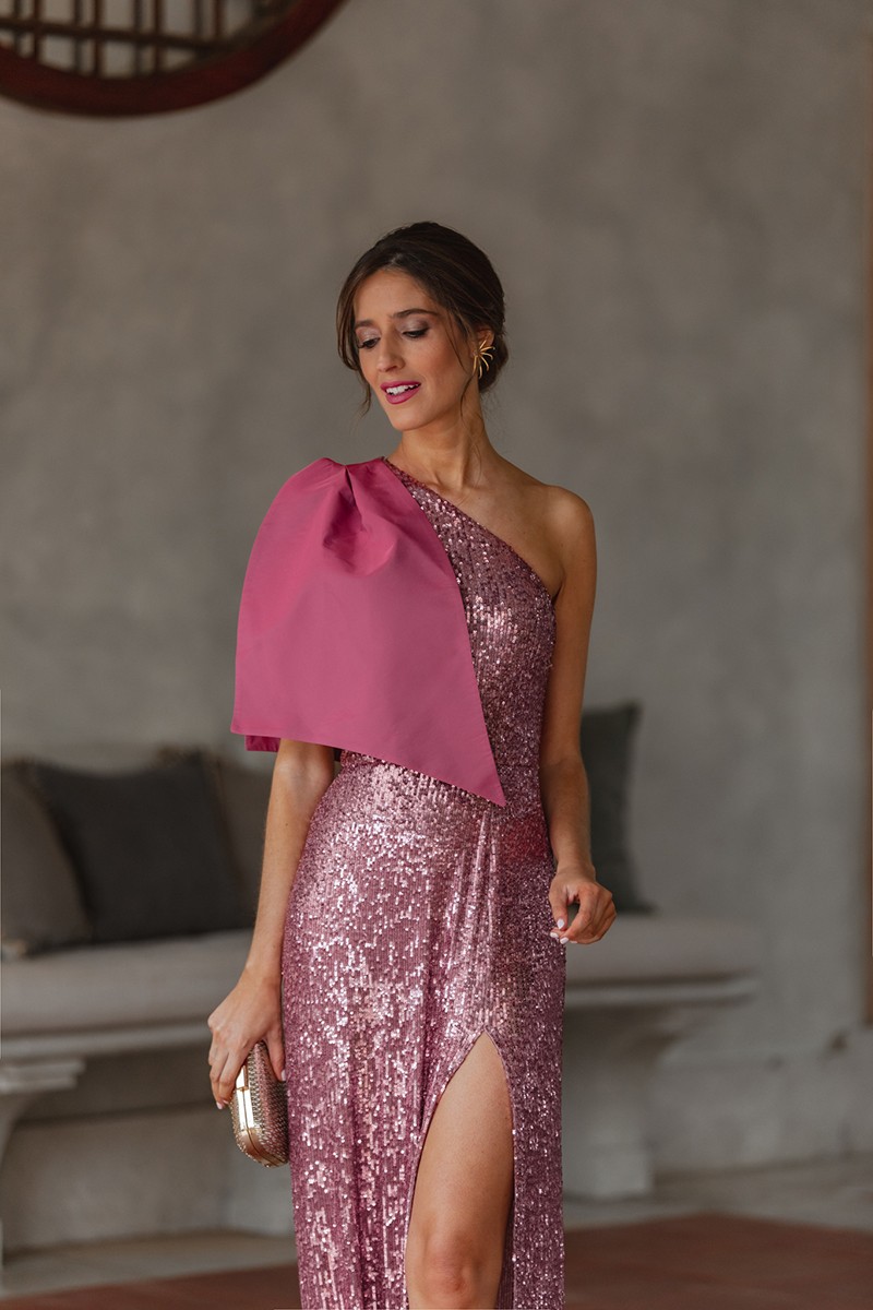 comprar vestido de lentejuelas largo con escote asimetrico falda con abertura y lazo  de tafeta para invitada a boda de noche o fiesta