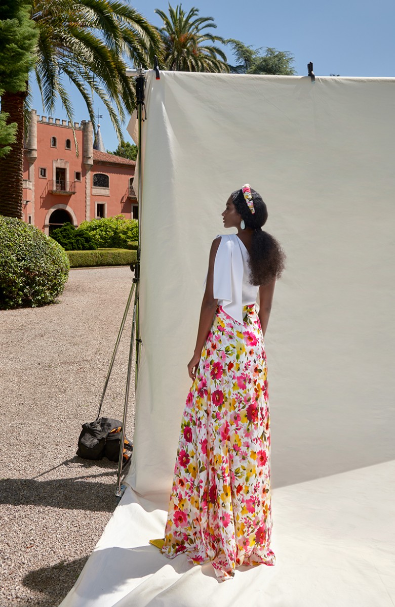 comprar Falda larga confeccionado en crepe satén estampado de flores con gran abertura lateral para invitada a boda, bautizo, comunion, graduacion, fiesta o evento de verano