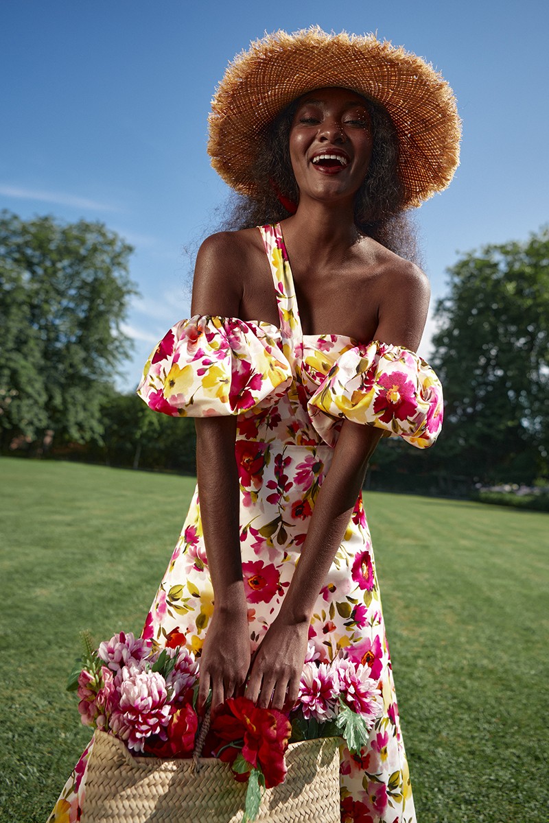 vestido de fiesta estampado de flores con escote corazon y manguitas de quita y pon para invitada a boda verano, graduacion