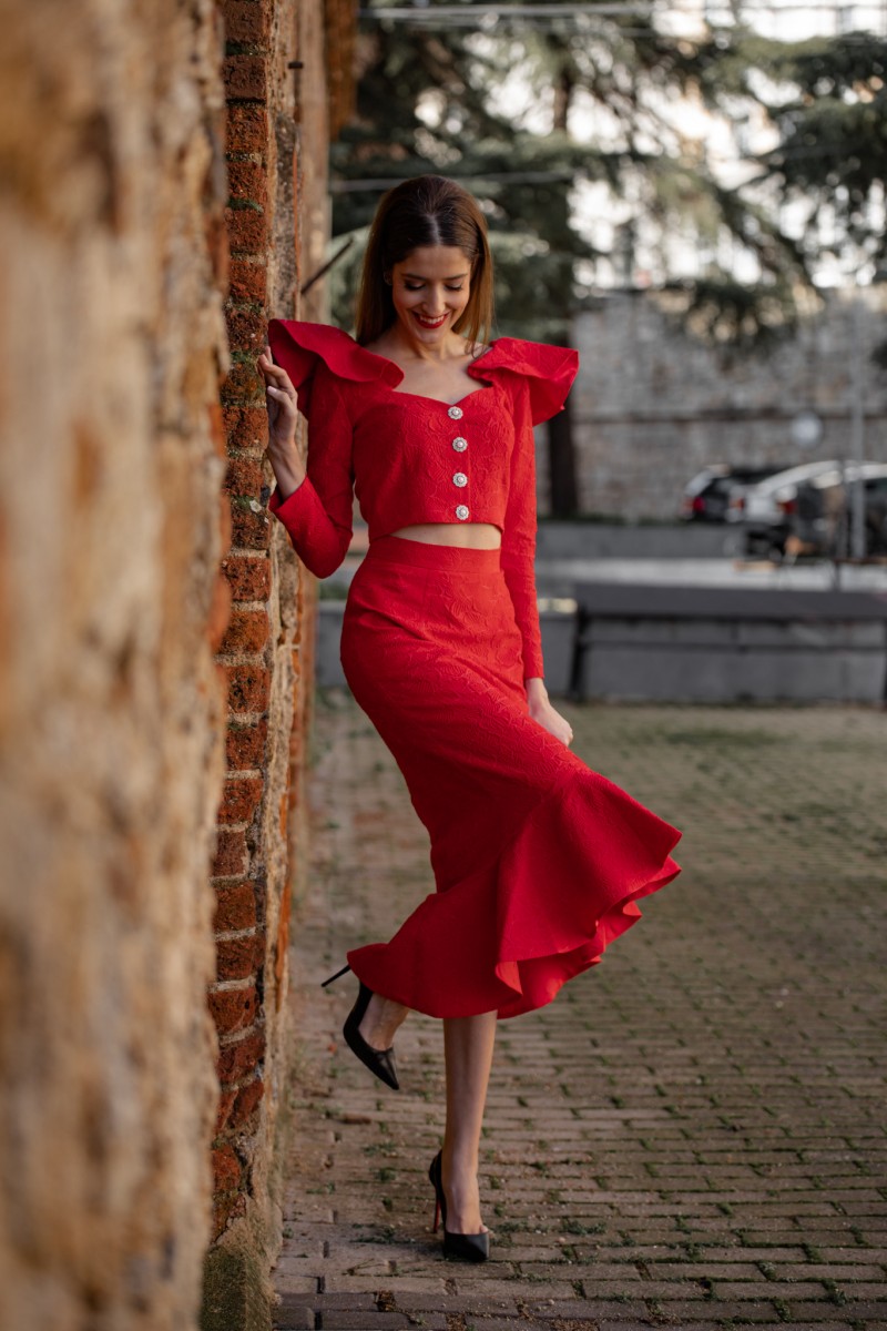 invitada perfecta conjunto rojo comprar falda y top con volantes brocado rojo para invitadas a boda de dia, graduacion, evento, comunion