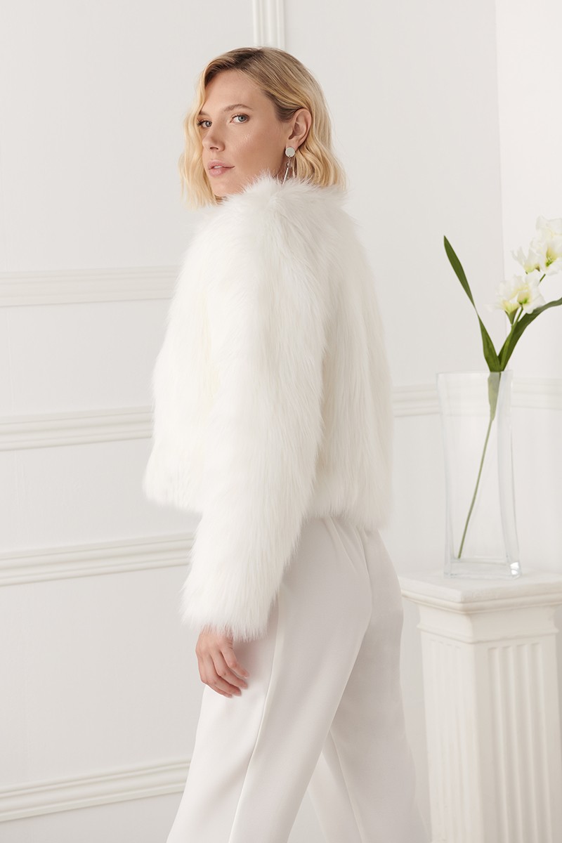 comprar chaqueta corta de pelo blanco sintetico para invitada novia bautizo de invierno evento navidad