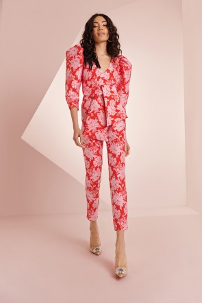 jumpsuit de fiesta con manga abullonada y lazada para invitadas boda primavera verano