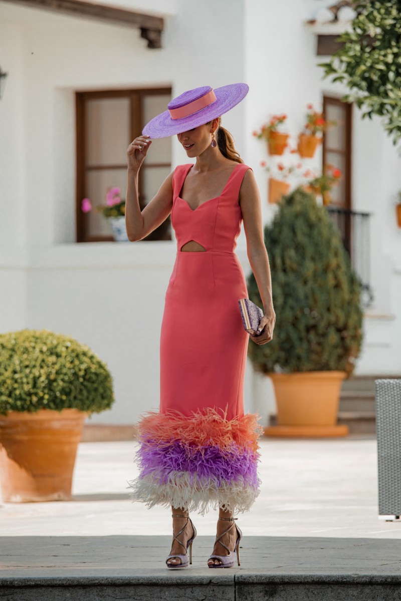 Vestido midi tirantes color coral con plumas coral morado blanco para invitada de boda, bautizo, comunion, fiesta, evento, verano 2023