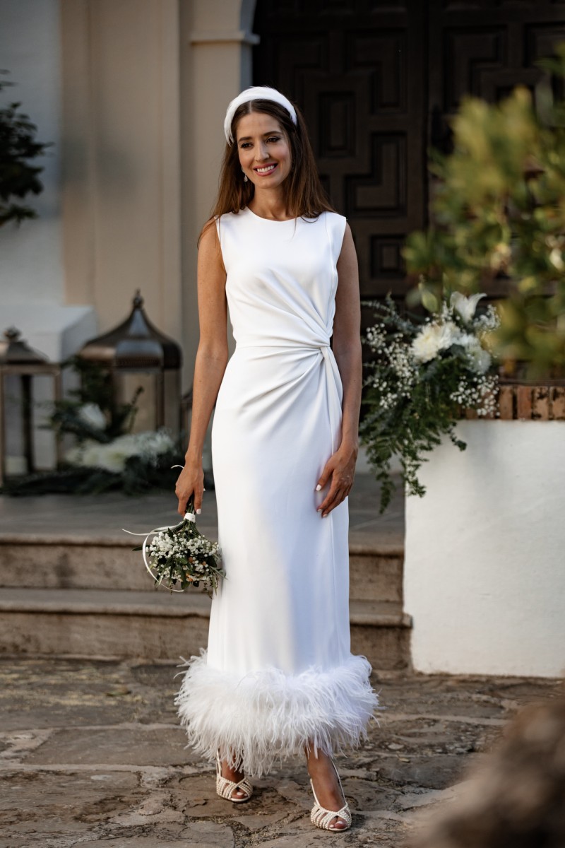 novia perfecta novia civil vestido de crepe con pluma en color blanco para invitadas boda comunion bautizo fiesta graduacion, mama de comunion, mama de bautizo