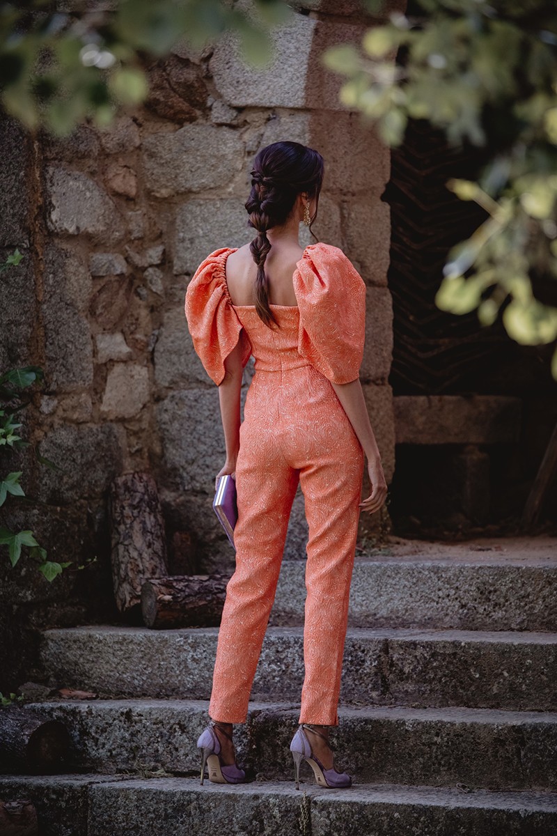 jumpsuit mono brocado coral para invitadas a boda de dia, graduacion, evento, comunion, compra online, mono apparentia