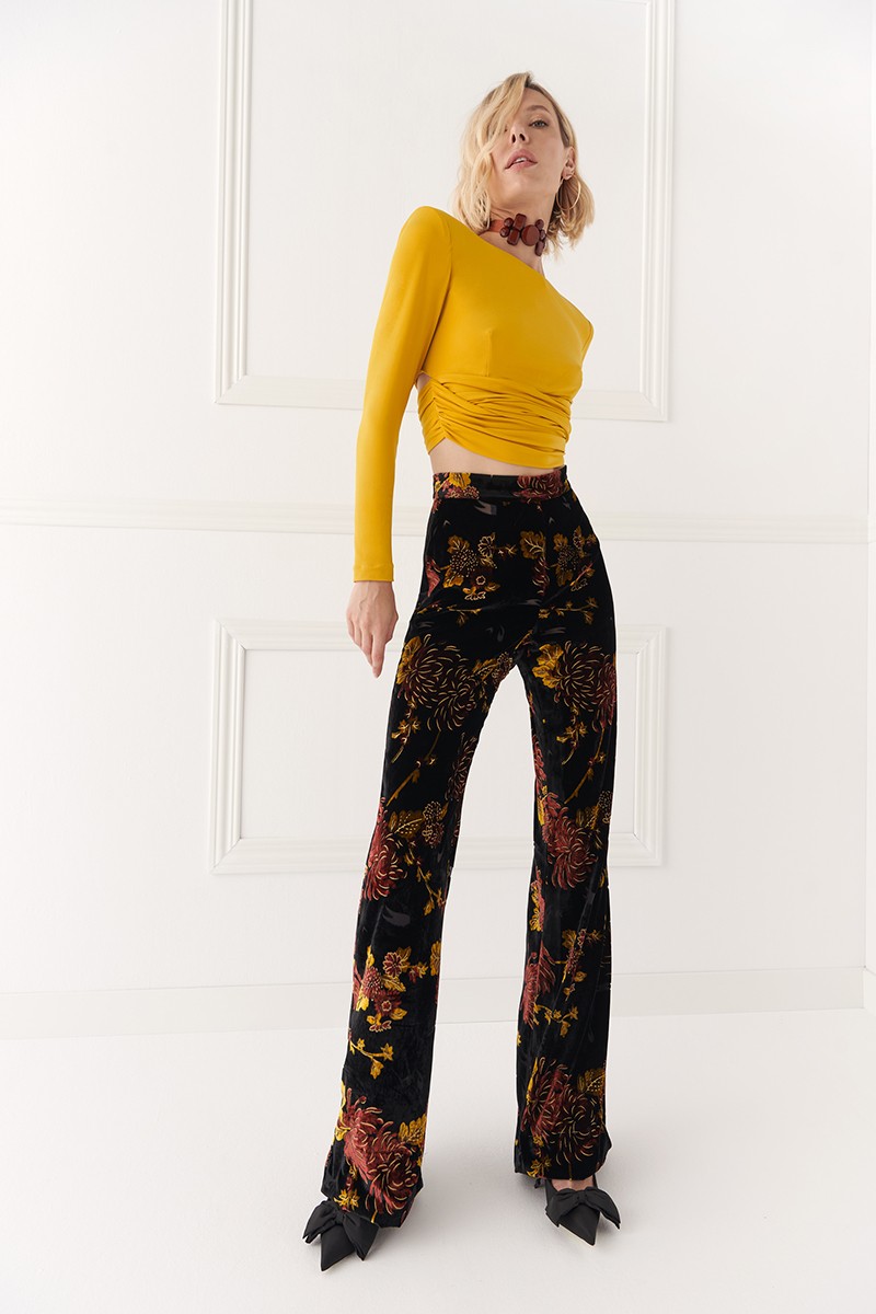 Pantalón palazzo de terciopelo flores para invitadas boda otoño invierno  comprar online