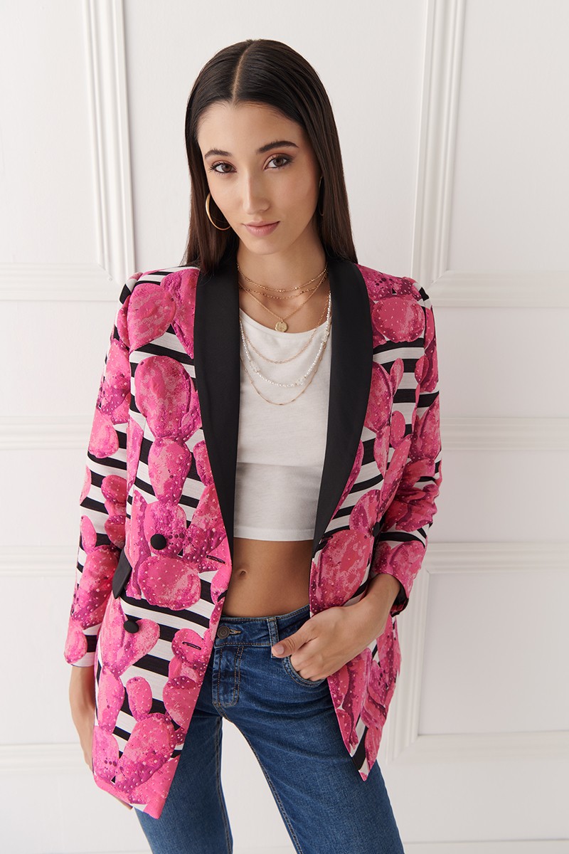 chaqueta americana de jacquard estampada en tonos rosa y negros