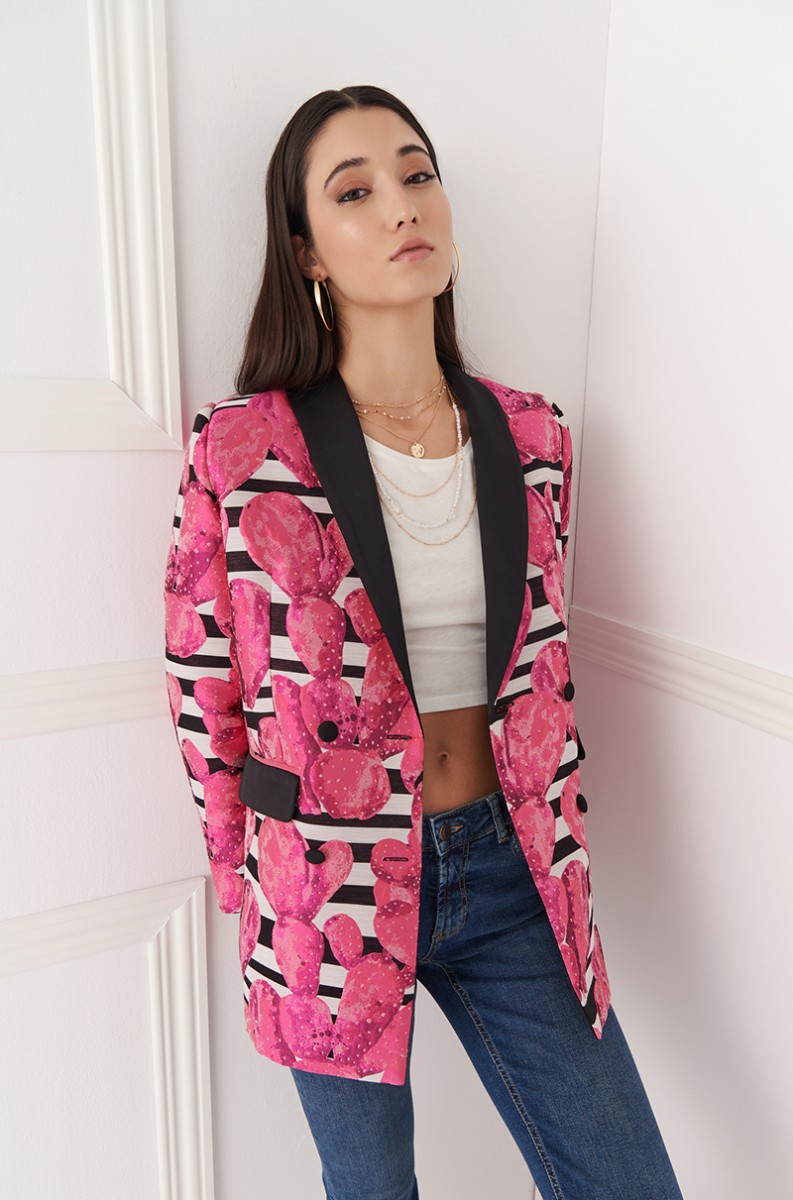 blazer rosa fucsia estampada con cuello esmoquin negro comprar online comprar coleccion otono invierno tendencias 2023 apparentia