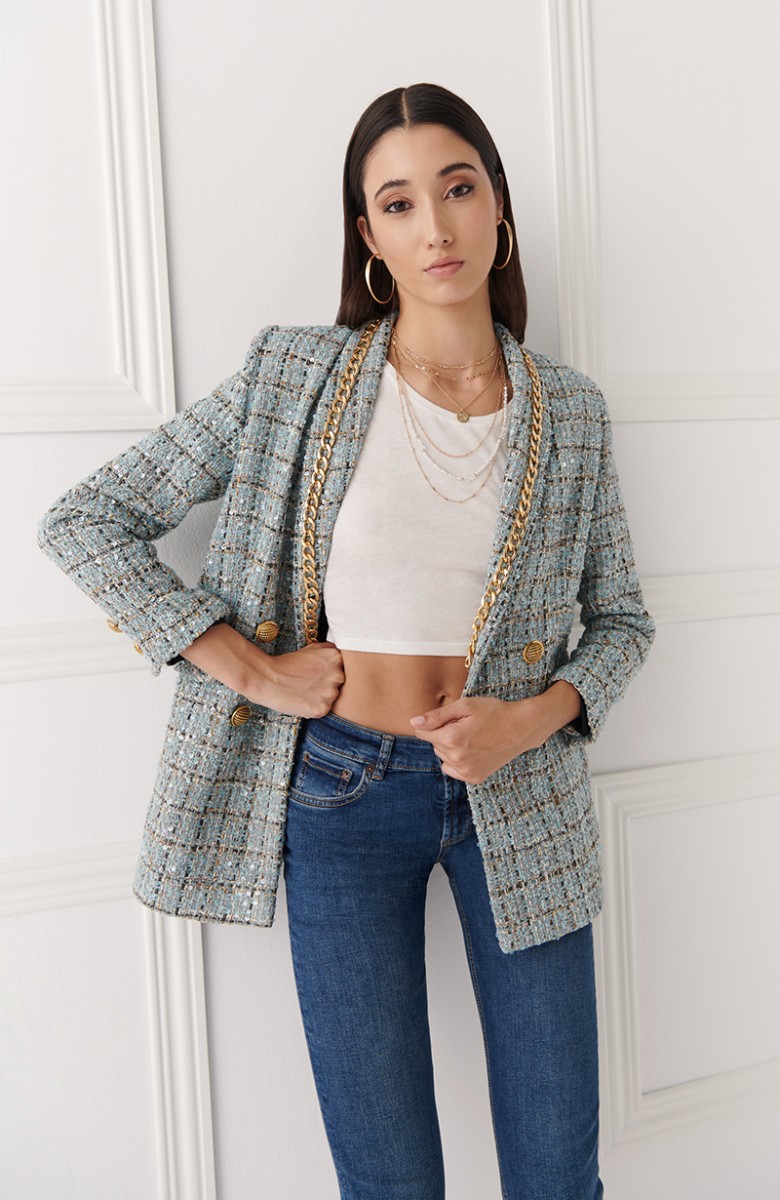 blazer cruzada chanel  tweed azul con cadena dorada comprar online coleccion otono invierno tendencias 2023 apparentia