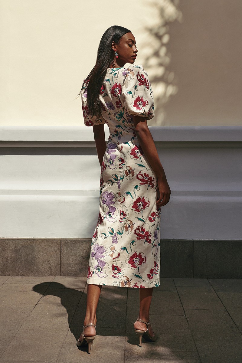 comprar Vestido de coctel midi con mangas abullonadas y botones joya en tejido lino sostenible bordado de flores ideal para invitadas boda de dia, o mama de comunion o bautizo