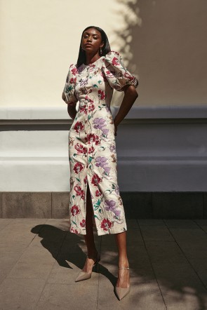 Vestido  midi con mangas abullonadas y botones joya en tejido lino sostenible bordado de flores ideal para invitadas boda de dia, o mama de comunion o bautizo