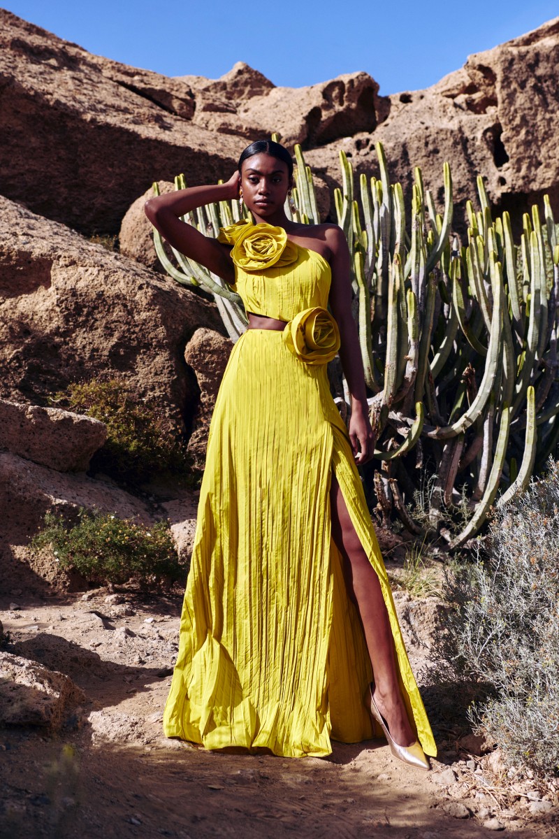 vestido de fiesta largo confeccionado en tafeta de gran calidad en color lima para invitada a boda verano