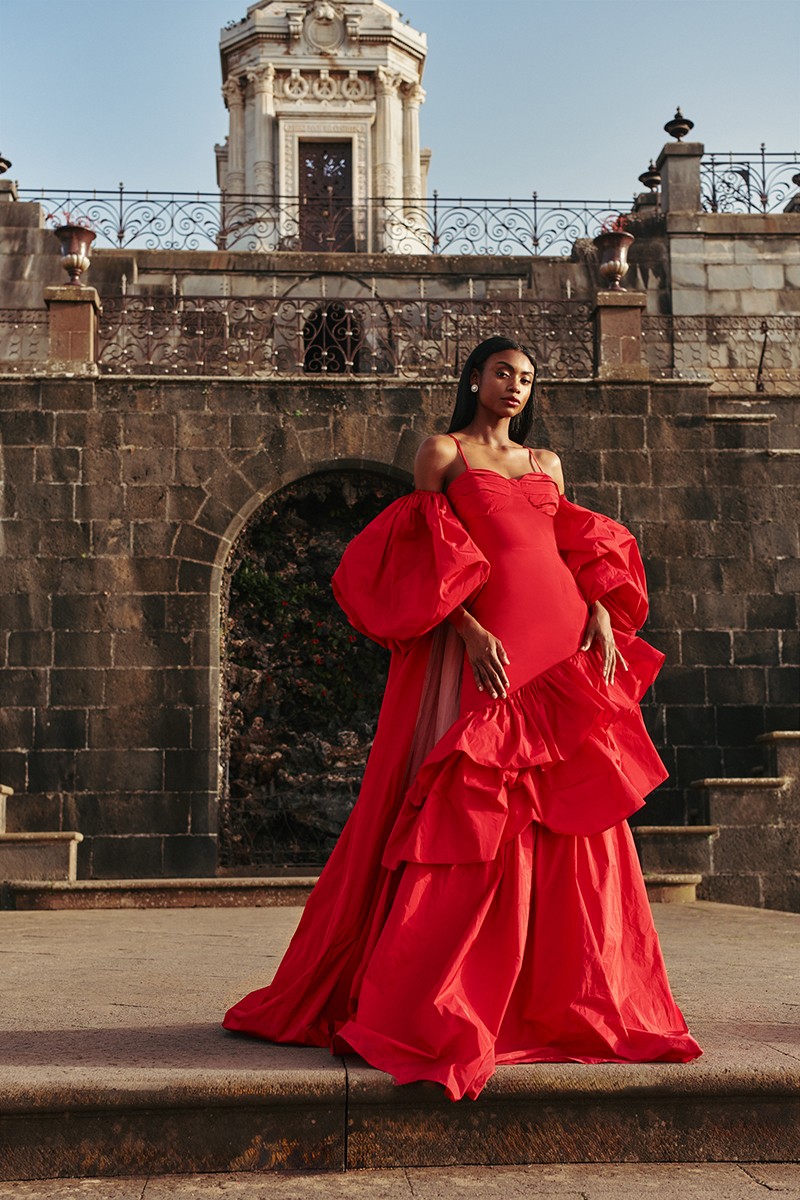 Impresionante vestido largo de volantes asimetrico escote corazon confeccionado en tafetán de alta calidad de color rojo