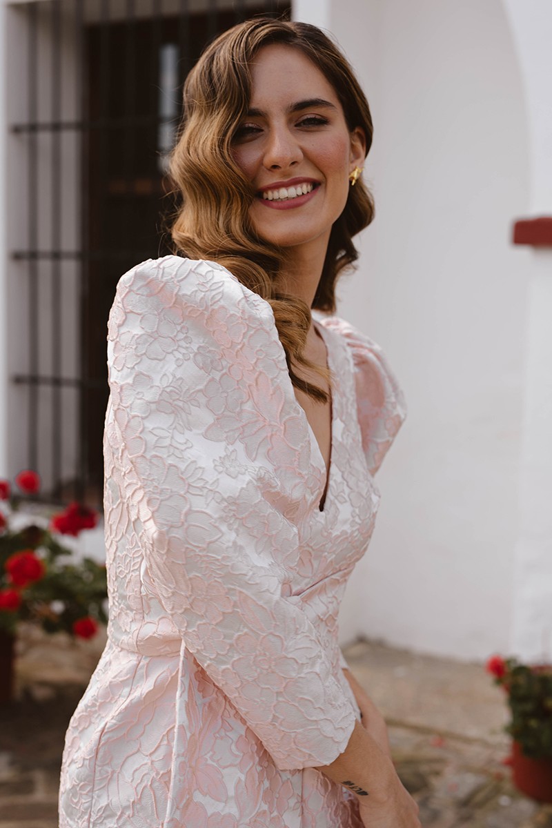 mono rosa palo con manga jamon, pantalon estrecho  y lazada en cintura para invitadas boda verano, graduacion, mama de comunion omama de bautizo