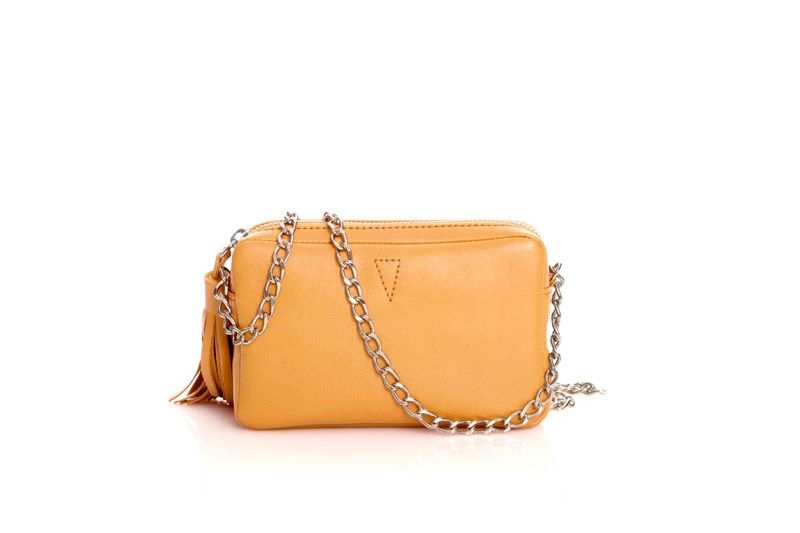 Bolso mini amarillo ambar de colgar con asa metalica lacambra