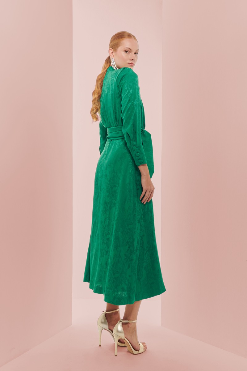 comprar onlinr vestido midi verde en jacquard con cuerpo drapeado falda evasé y manga larga para invitada boda, bautizo, comunion, fiesta, nochevieja, navidad