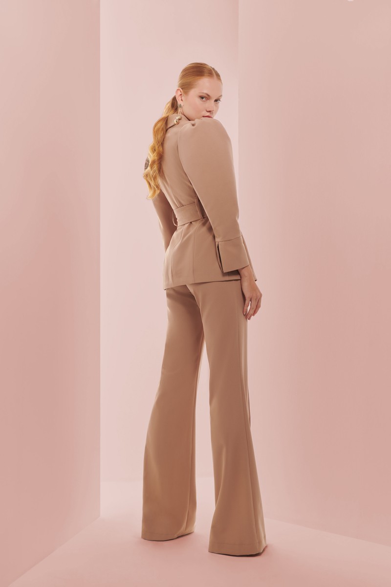 comprar online traje de chaqueta crepe camel con manga abullonada para  invitada, fiesta, celebracion, coctel, mamá de comunion, graduacion