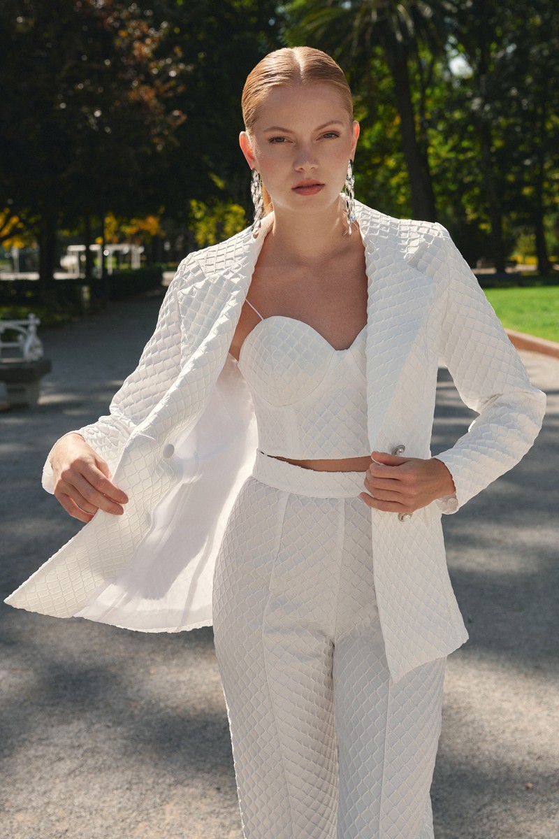 blazer-brocada-blanca-boton-joya-para-novia-civil-mama-de-comunion-bautizo-boda